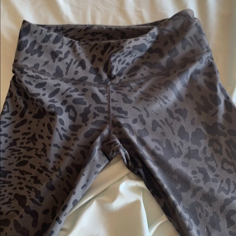 Lululemon - Picture 3 of 3